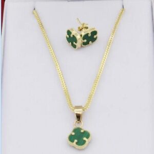 Gold and Green Clover Necklace with Pendant
